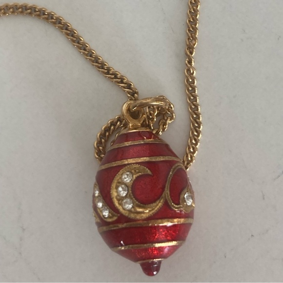 Faberge gold filled egg style necklace. - Picture 5 of 6